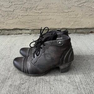 GREY REMONTE "CREASE" LEATHER ANKLE BOOTS
